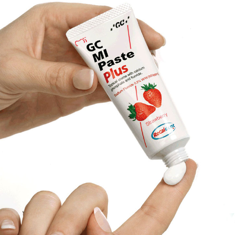 GC MI Paste Plus - Strawberry 40g